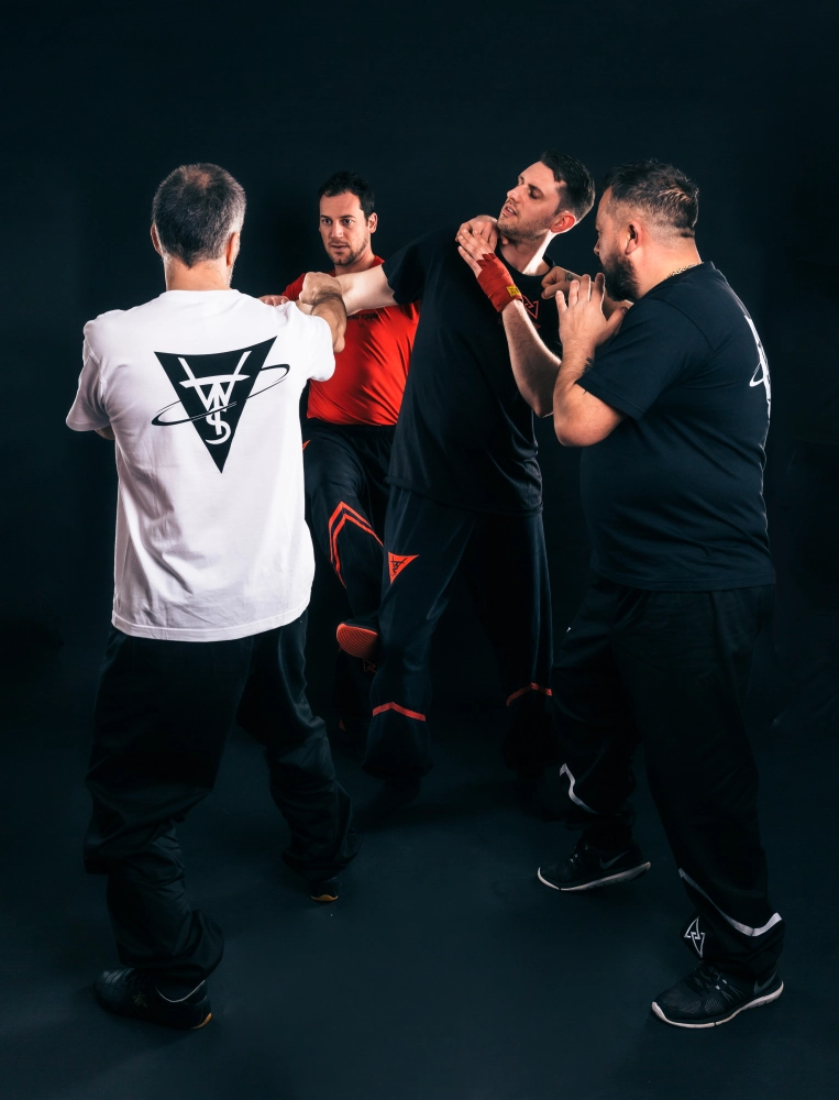 Wing Tsun Savedefence ist eine Gruppe von Männern, die Wing Tsun praktizieren